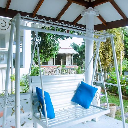 Blue Sky Hotel Мириса Екстериор снимка