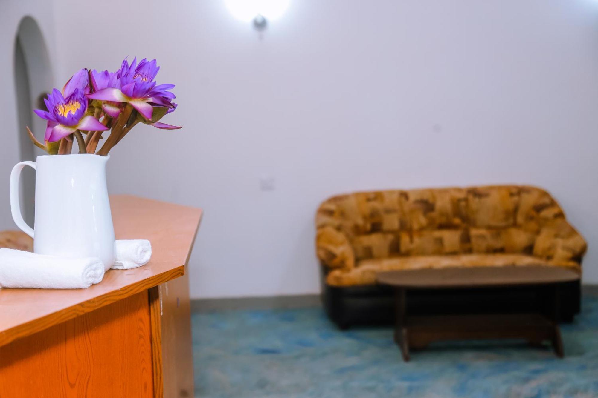 Blue Sky Hotel Мириса Екстериор снимка