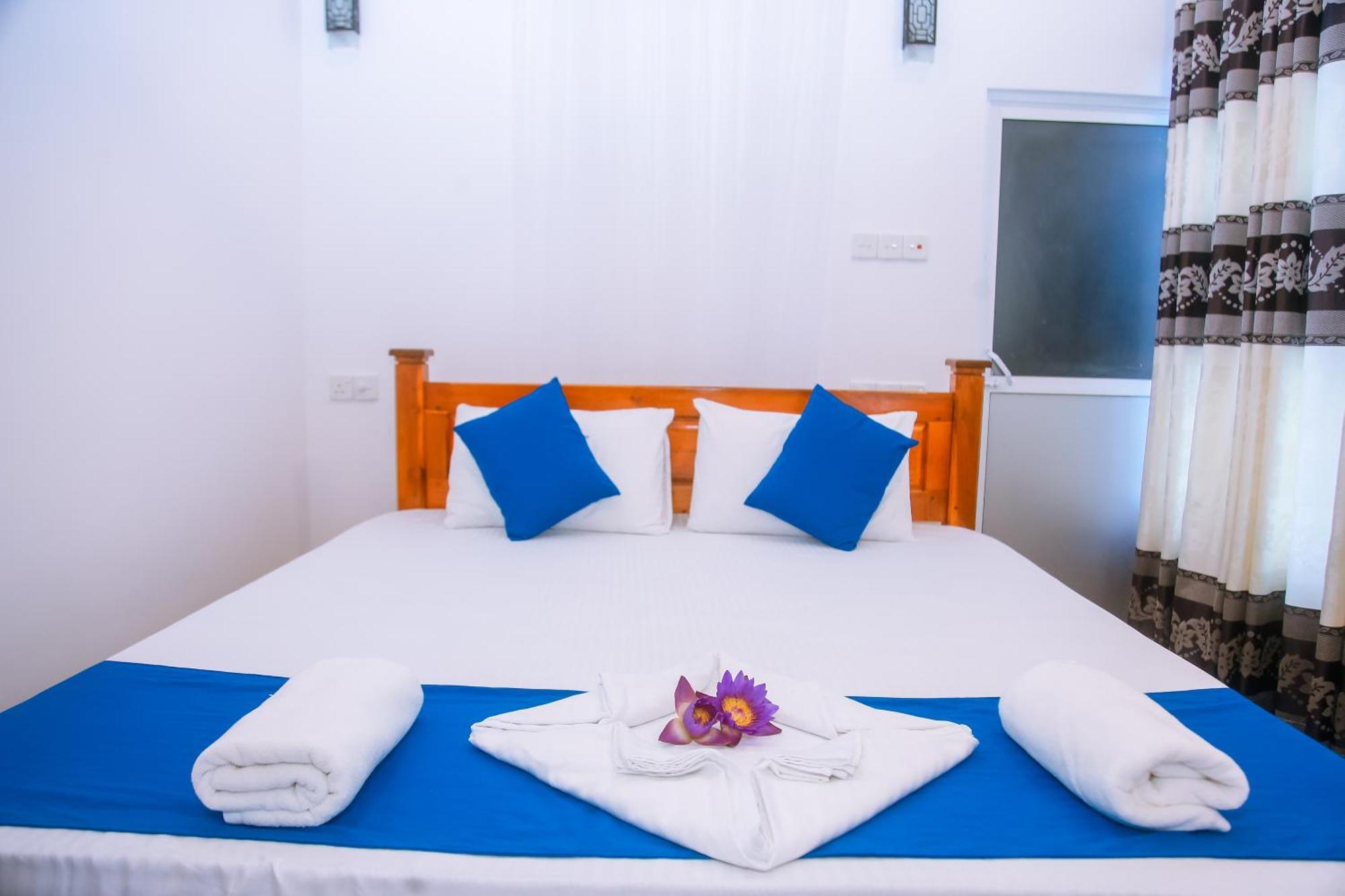 Blue Sky Hotel Мириса Екстериор снимка