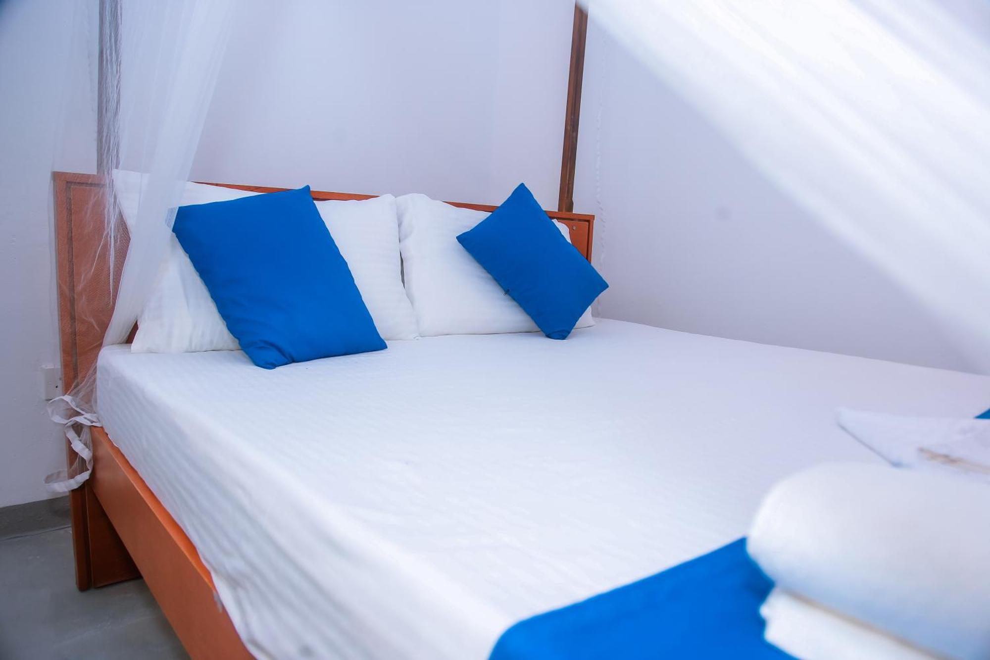 Blue Sky Hotel Мириса Екстериор снимка