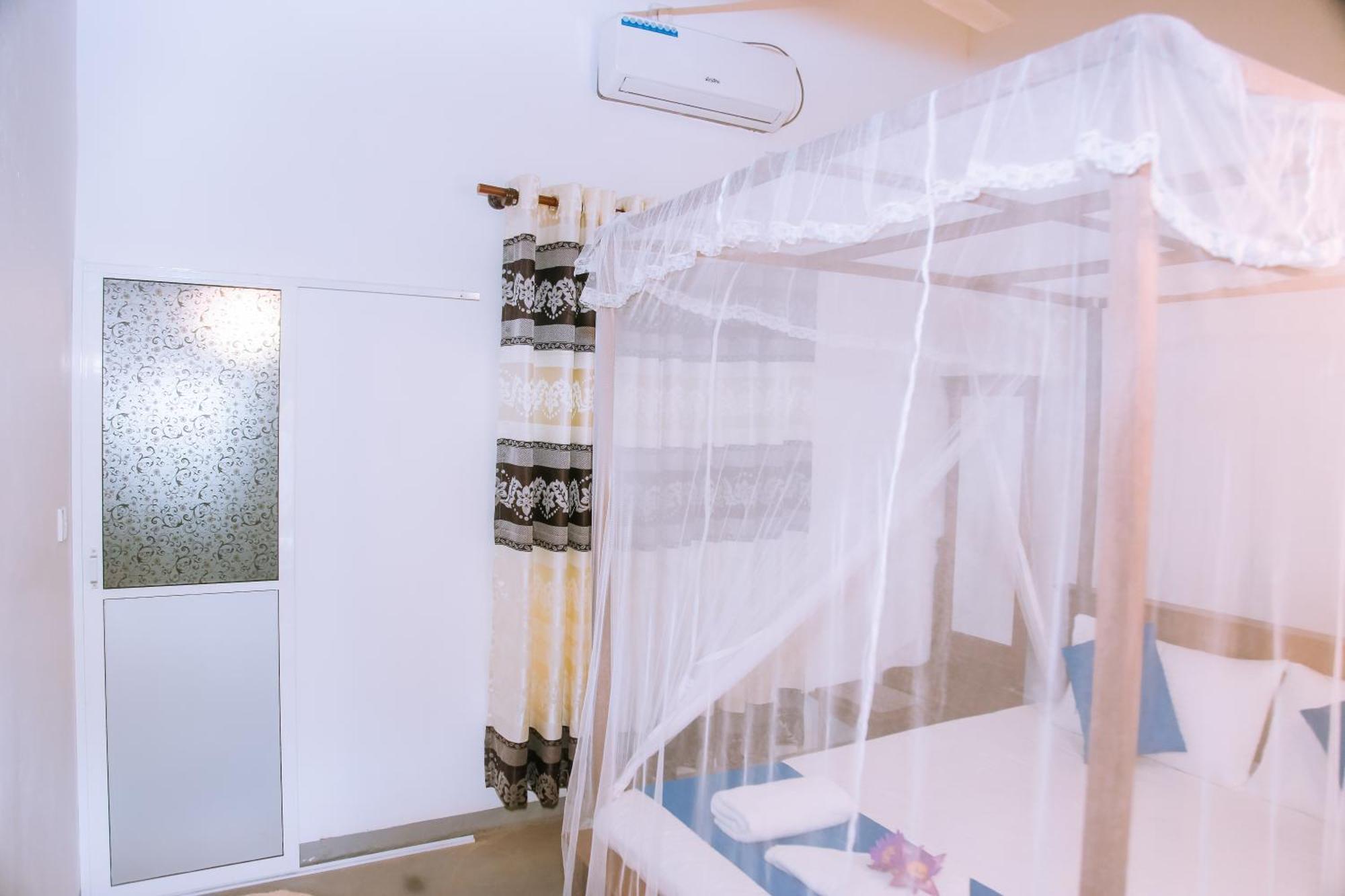 Blue Sky Hotel Мириса Екстериор снимка