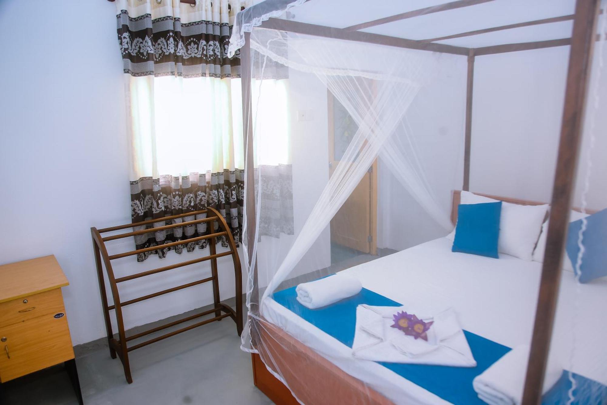 Blue Sky Hotel Мириса Екстериор снимка