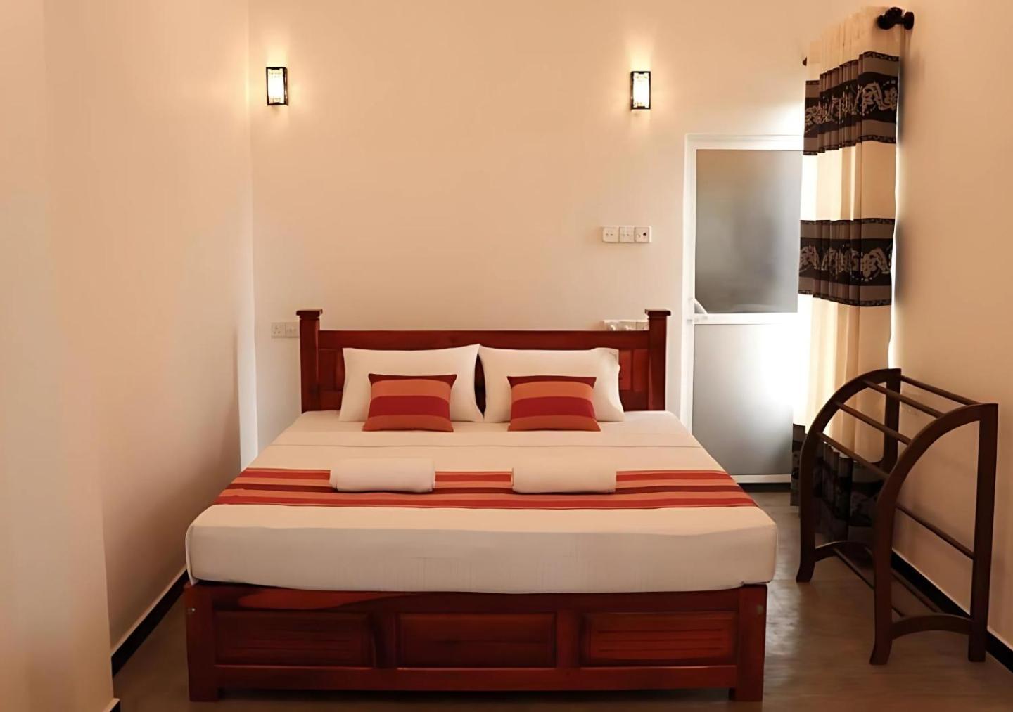 Blue Sky Hotel Мириса Екстериор снимка